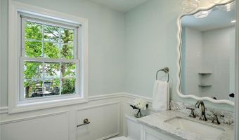 1 Cheshire Dr, Barrington, RI 02806