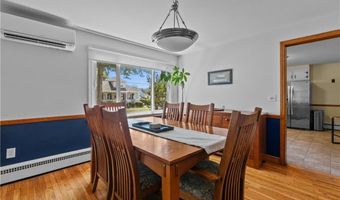 61 Richmond St, Bristol, RI 02809