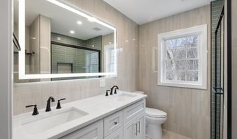 335 Raymond Rd, Chester, NH 03036