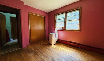 77 Griswold Dr, Rockingham, VT 05101