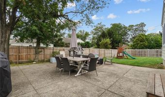 16 Red Cedar Dr, Cranston, RI 02920