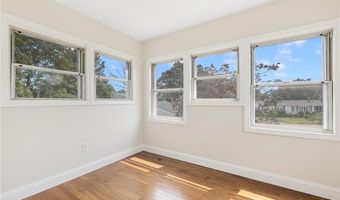 6 LARKSPUR Rd, Warwick, RI 02886