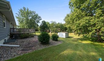 313 S 6th Ave, Brandon, SD 57005