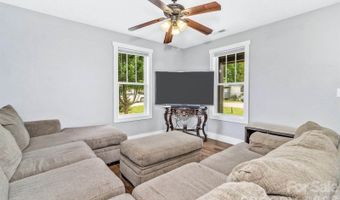 43 Pelzer St, Asheville, NC 28804