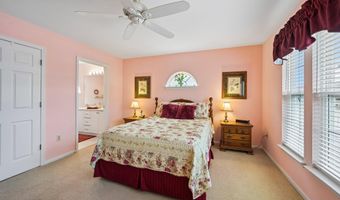 18 Peaksail Dr, Bayville, NJ 08721