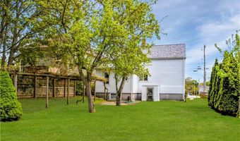 153 Mt Hope Ave, Bristol, RI 02809