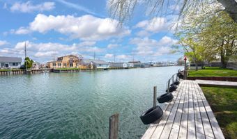 6334 Marina Dr, Algonac, MI 48001