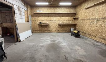 105 S 6th St, Albia, IA 52531