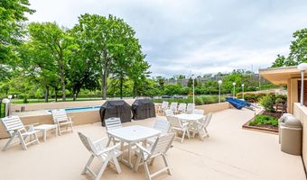 1300 ARMY NAVY Dr 816, Arlington, VA 22202