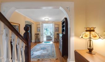 13 Serpentine Dr, Middletown, NJ 07748