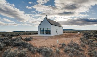 8 Quonset Way, Carson, NM 87517