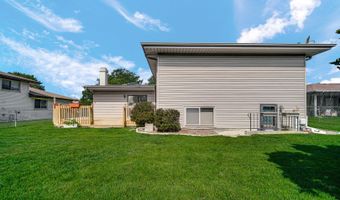 2042 W Spring Ridge Dr, Arlington Heights, IL 60004