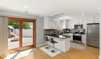 19 W Dolphin Cir W, Bayville, NJ 08721