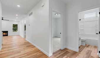 457 Rosedale Ter, Ballwin, MO 63021