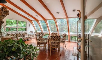 15 Inverness Rd, Falmouth, ME 04105