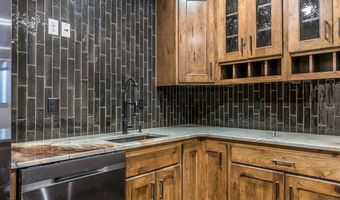 2816 E Sunflower Cir, Brandon, SD 57005