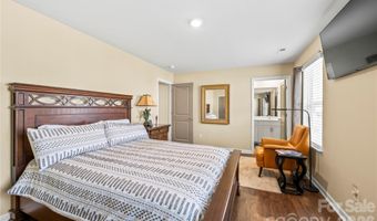 2 Chambers Garden Dr, Arden, NC 28704