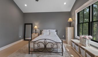 414 N MONROE St, Arlington, VA 22201