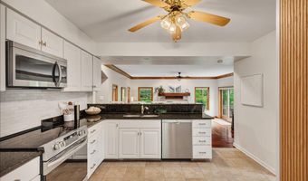 28 Loudon Pkwy, Albany, NY 12211