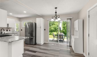 794 Robinhood Dr, Aurora, OH 44202