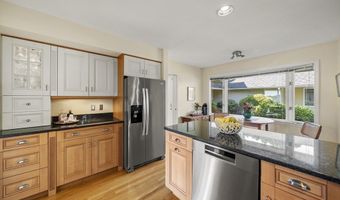 4 Bittersweet Ln 4, Bourne, MA 02532