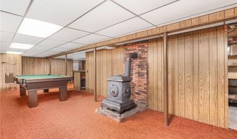 8 Meadow Ln, Coventry, RI 02816