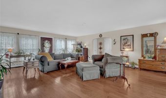 336 Richmond Ave, Amityville, NY 11701