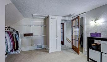 1327 N HARRIMAN St, Appleton, WI 54911
