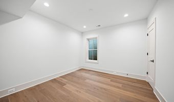 2133 N OAKLAND St, Arlington, VA 22207