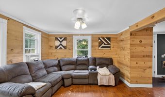 6 North Rd, Foster, RI 02825