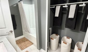 1301 N Main St, Amherst, OH 44001