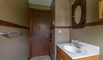 853 S West St, Agawam, MA 01030