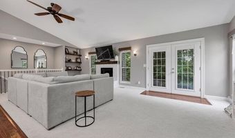514 Great Hill Dr, Ballwin, MO 63021
