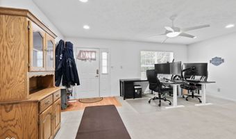 923 Stave Oak Dr, Beech Grove, IN 46107