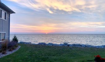 2614 LAKE St, Algoma, WI 54201