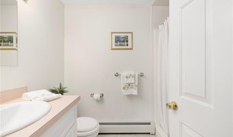 110 HOUSTON Ave, Narragansett, RI 02882