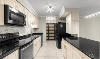 1615 E CENTRAL Rd 218C, Arlington Heights, IL 60005