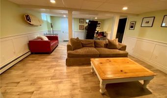 182 Newport Ave, Middletown, RI 02842