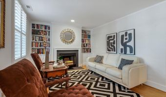 220 13TH St SE 14, Washington, DC 20003