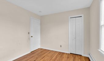 35 Spruce St, Beachwood, NJ 08722