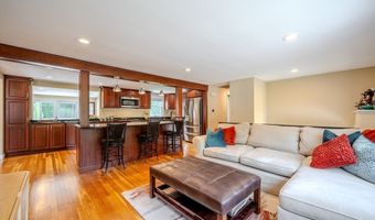 13 Lantern Ln, Billerica, MA 01821