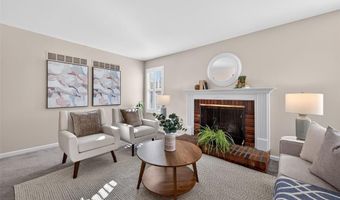 618 Running Creek Dr, Ballwin, MO 63021