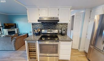 222 DEL NORTE Ln 18, Brookings, OR 97415
