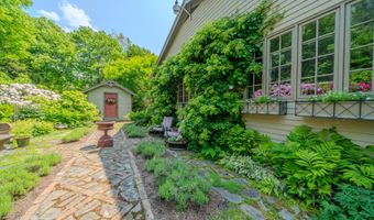 48 Old Searsport Ave, Belfast, ME 04915