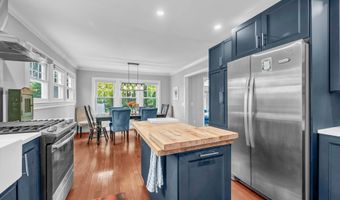 8 Lakeview Rd, Brookfield, CT 06804