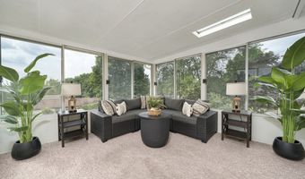 15 Diane Dr, Cromwell, CT 06416
