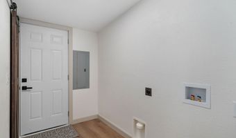 933 S Rinker Ave, Aurora, MO 65605