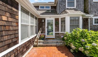 45 FOX Dr, Narragansett, RI 02882