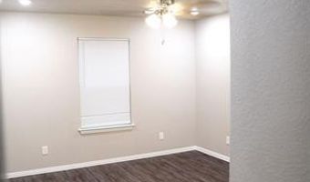 702 W 6th St, Atoka, OK 74525