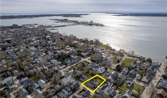 84 Third St, Newport, RI 02840
